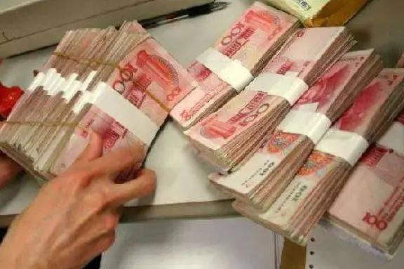 去银行存钱，存单、存折、银行卡，哪个更好？银行人员说出实情！