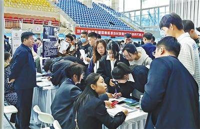 抢抓秋招“黄金期” 内蒙古为毕业生搭起就业桥