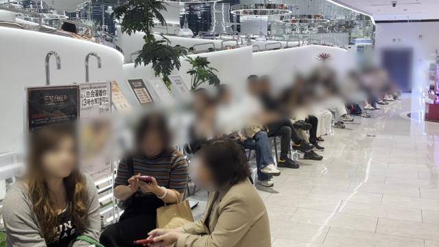 多家餐厅出现，“警方已带走好几个”