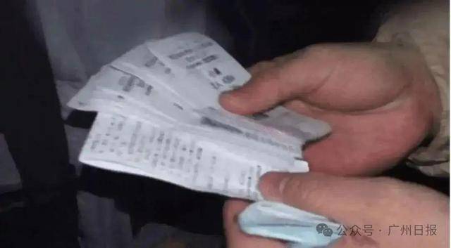 多家餐厅出现，“警方已带走好几个”