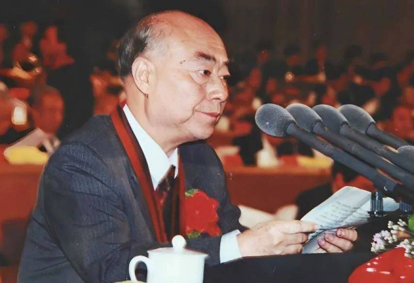 美国人到现在也没想通：一个没留过学的中国人，怎么造出于敏构型？
