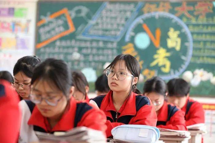 “考编‘专用校’分数超过985”，带来什么思考？