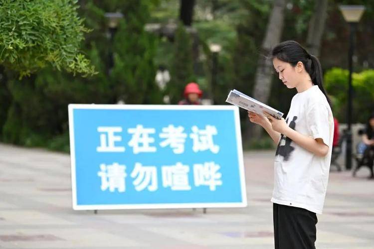 “考编‘专用校’分数超过985”，带来什么思考？