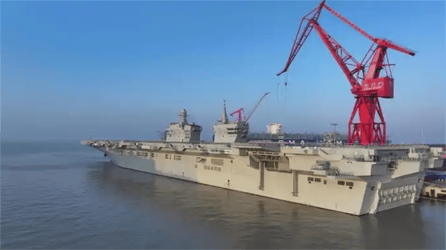 福建舰服役后劲还没过，又一艘“航母”来了！美台险些为她吵翻天