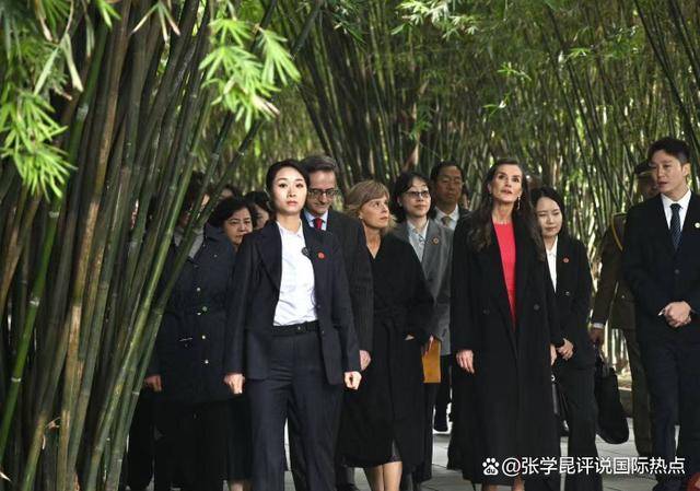 时隔18年来华,第一站没去北京,这个国王的行程安排,大有深意